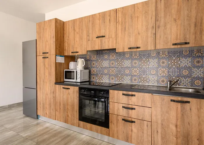 F11 Room 3, Private Room Two Single Beds Shared Bathroom In Shared Flat