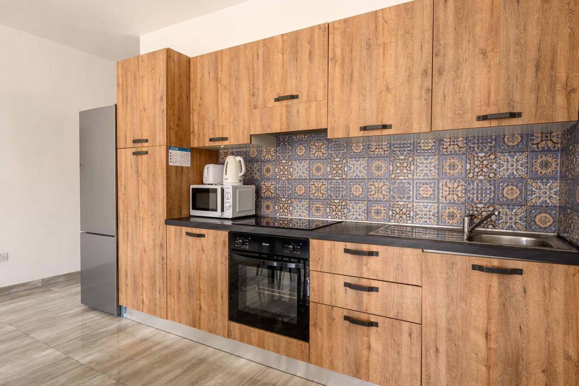 Homestay F11 3, Private Two Single Beds Shared Bathroom In Shared Flat