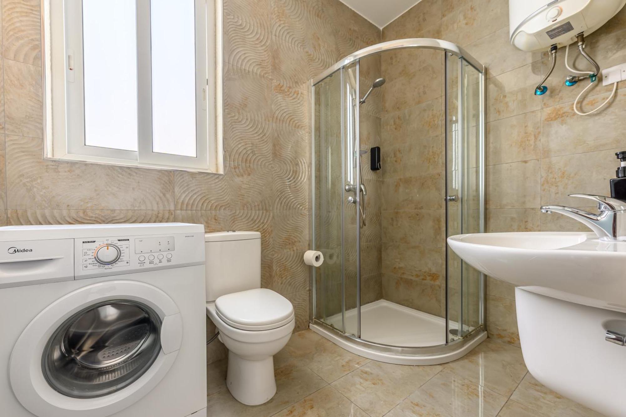 Habitación en casa particular F11 3, Private Two Single Beds Shared Bathroom In Shared Flat Msida